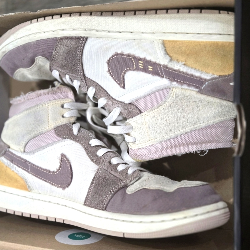 Air Jordan 1 Mid SE Craft